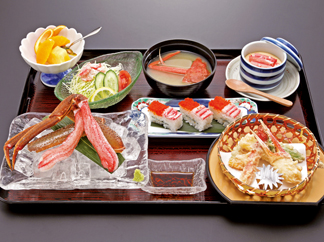 Crab Sashimi and Crab Claw Tempra Set